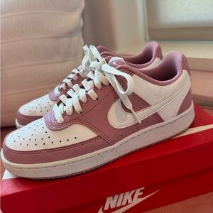 Nike Women's Low-Top Sneakers in Pink and White Leather